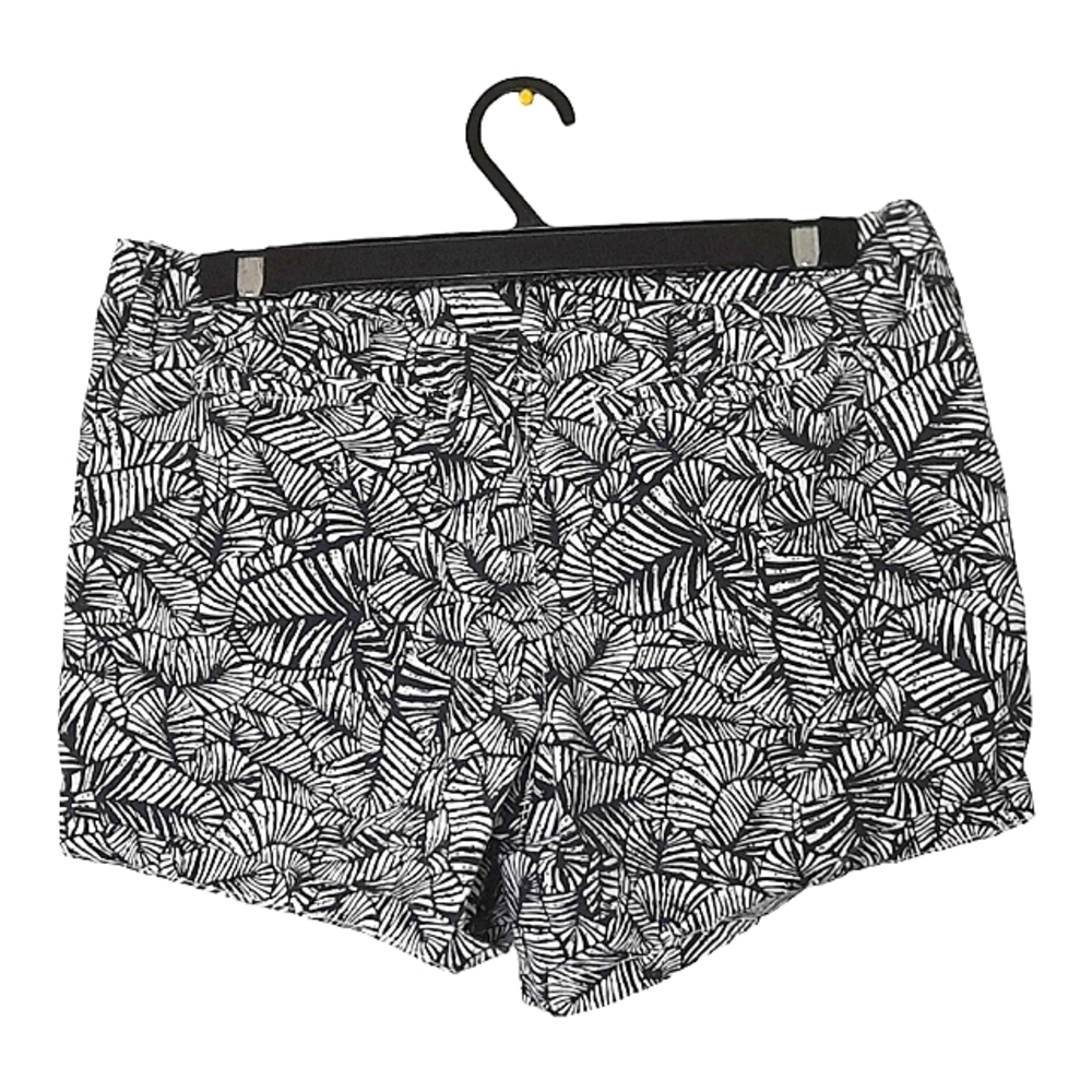 DENVER HAYES WOMENS SIZE 6 GREY AND WHITE LEAFY PATTERNED SHORTS - Picture 5 of 9